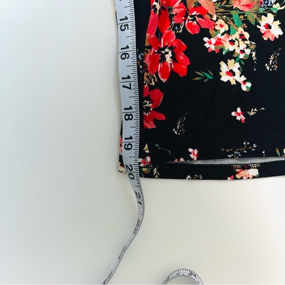 Maurices NWT Black & Red Floral Print Sweetheart Crop Jumpsuit Medium Women’s - Picture 11 of 14